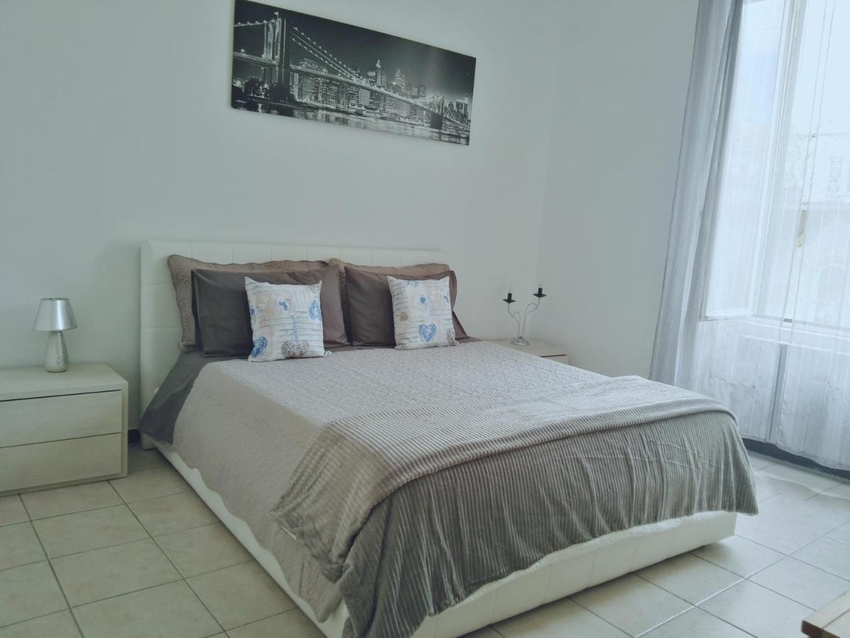 La Casa Sulla Piazzetta Apartment Албенга Екстериор снимка